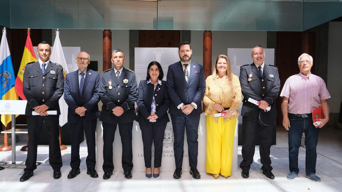 Darias, en el acto en reconocimiento de la labor de los bomberos, en las Casas Consistoriales.