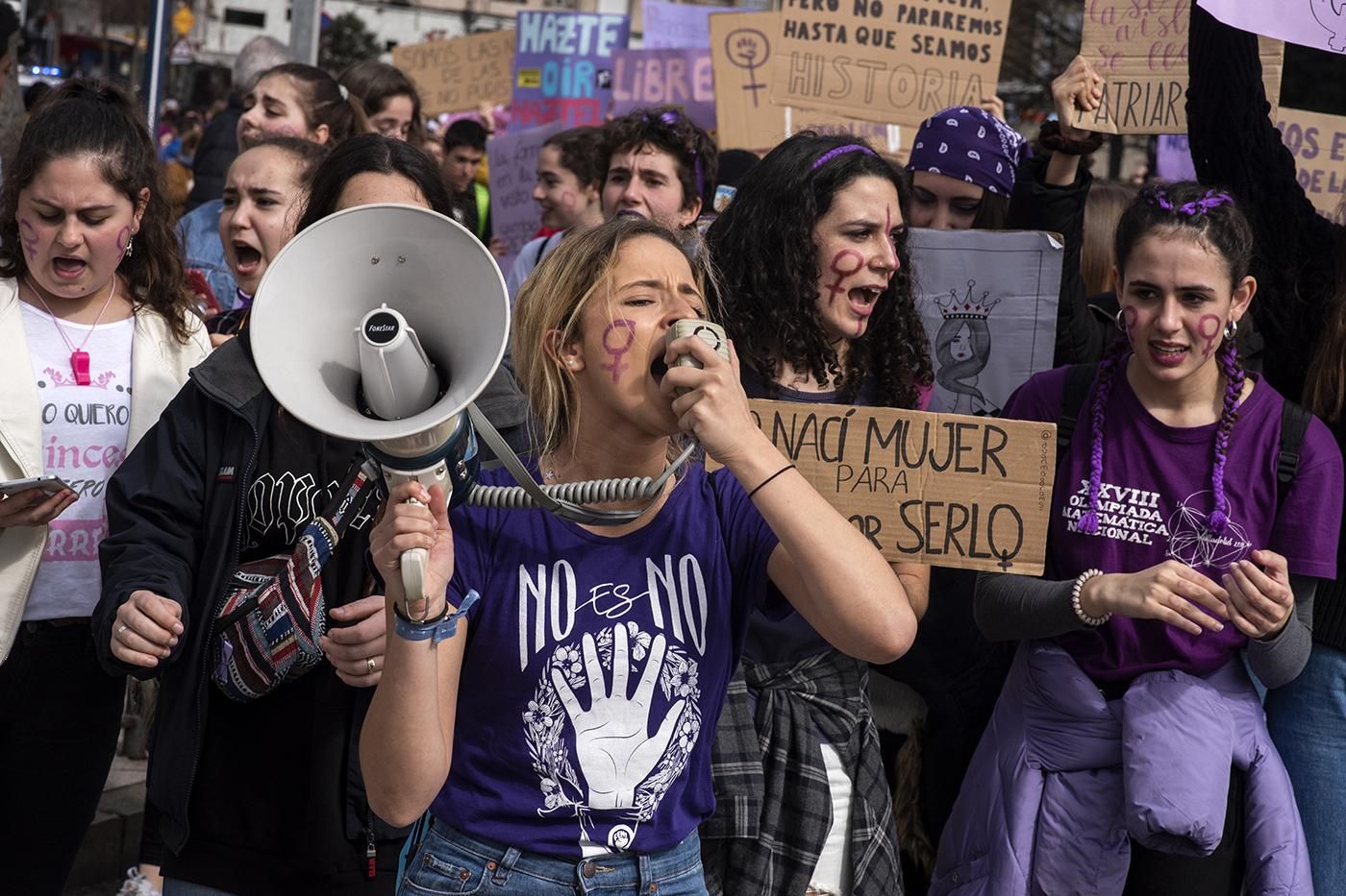 Movilización feminista en Santander durante la jornada de huelga del 8M. | JOAQUÍN GÓMEZ SASTRE