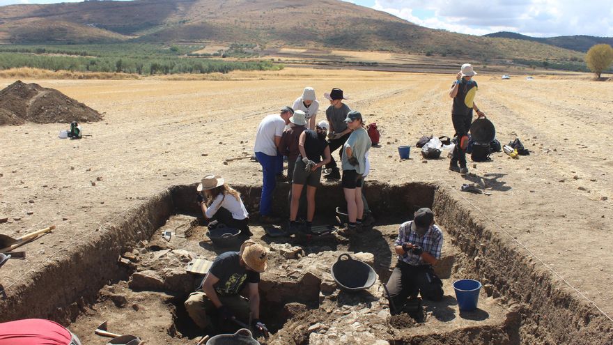 Gran hallazgo en Regina, ánforas de salazones de pescado revelan el intenso flujo comercial con el sur de Hispania