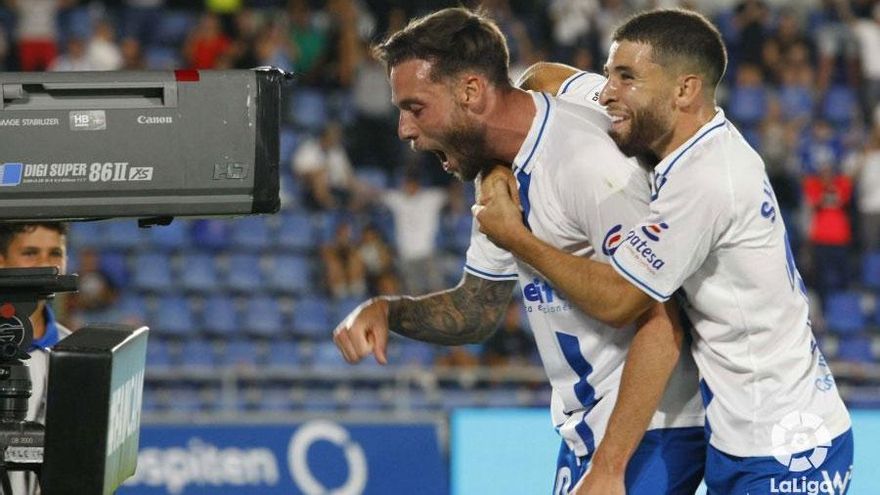 El arbitraje desquicia a un Tenerife notable que cede a balón parado