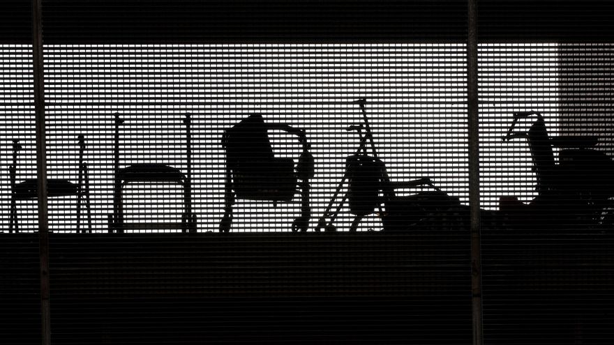 Madrid y Murcia son las comunidades que afrontaron la crisis de la COVID con peores servicios sociales