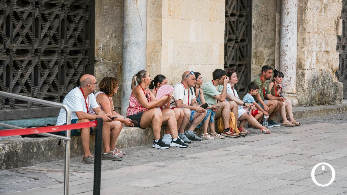 Turistas en el Patio de los Naranjos de la Mezquita