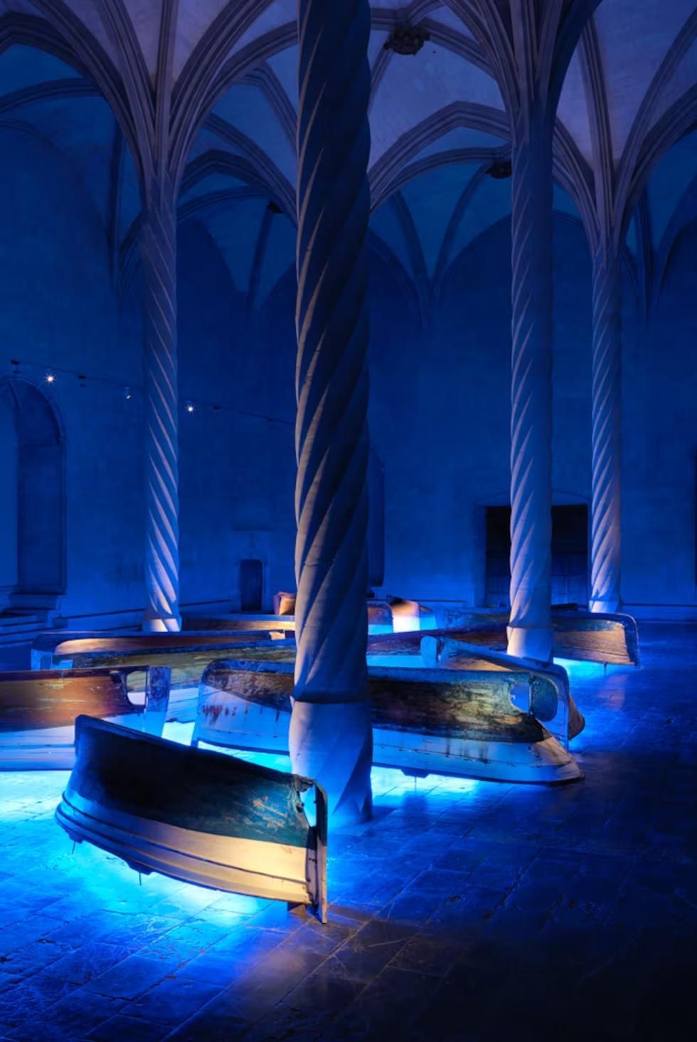 Vista de la exposición La luz del llaüt  Plessi. Llaüt Licht de 2011 en La Lonja.