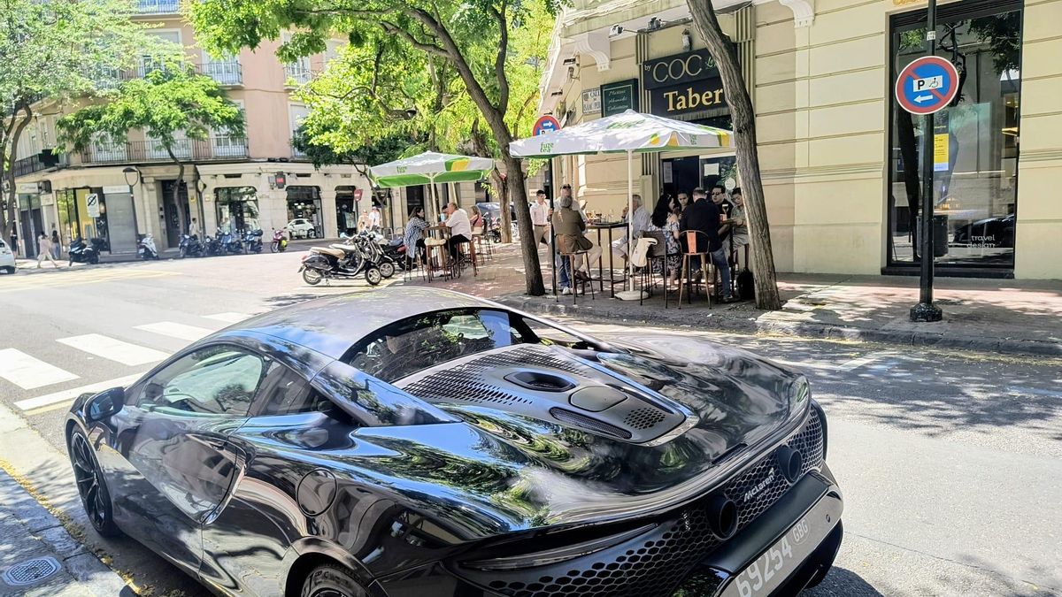 Un McLaren en Isaac Peral.