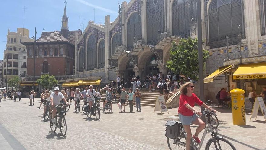 ¿Un Mercado Central para clientes o para visitantes?: los vendedores piden a Ribó más transporte público para mantener su esencia