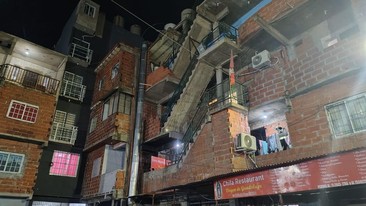 En los barrios populares, la única posibilidad de descomprimir el hacinamiento es construyendo hacia arriba. Ese espacio está empezando a quedar en manos de los prestamistas.