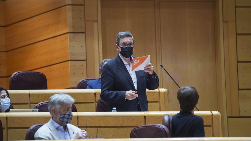 El senador de Ciudadanos, Tomás Marcos Arias, interviene durante una sesión de control al Gobierno en el Senado, a 25 de mayo de 2021, en Madrid (España). Esta es la última vez que el grupo parlamentario Ciudadanos interviene, antes de formar parte del Gr