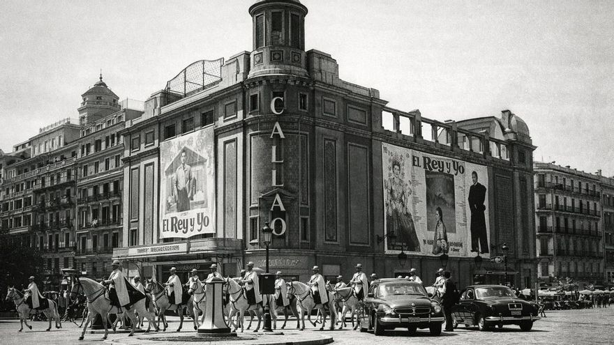 Fotografías del exterior de los Cines Callao, tomadas en los años 30