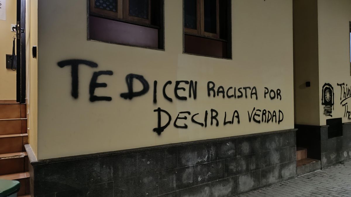 Pintadas racistas y simbología neonazi en un centro de menores migrantes