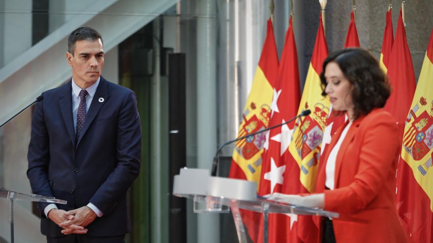 Sánchez entra en el cuerpo a cuerpo con Ayuso