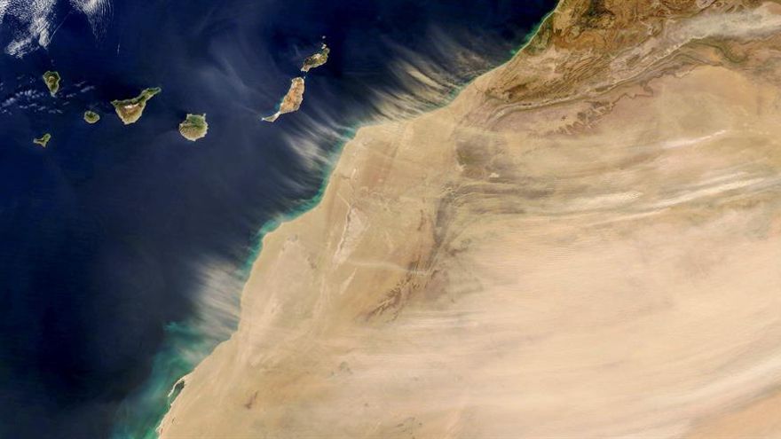 El temporal de calima en Canarias, en imágenes