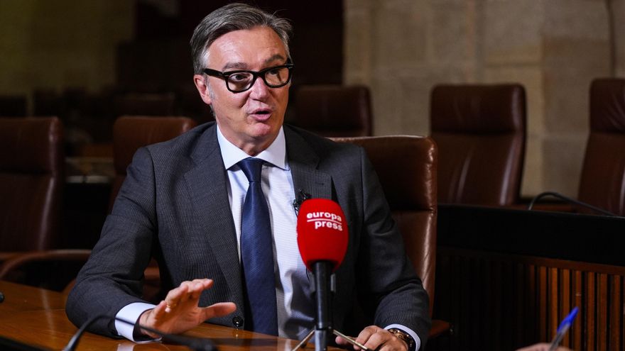 Archivo - El portavoz del grupo parlamentario Vox, Manuel Gavira.