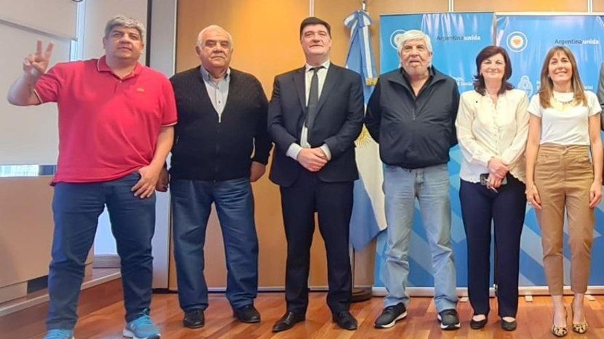 Camioneros acordó un aumento salarial de 107% y un bono de 100 mil pesos