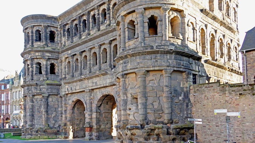 La Porta Nigra, uno de los grandes edificios romanos de Trier.