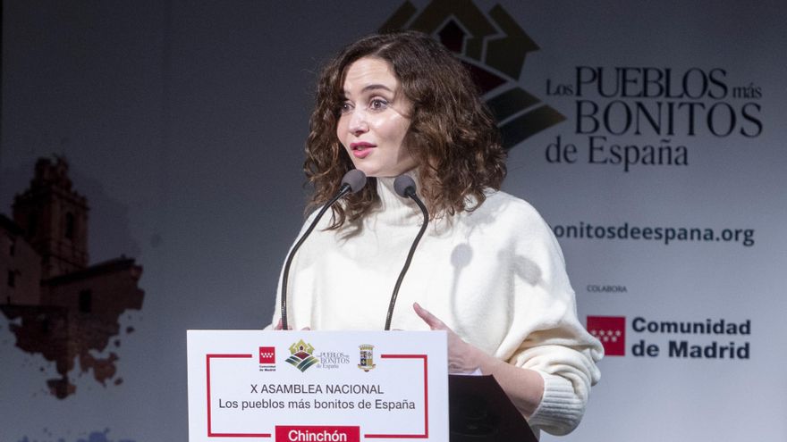 La marea blanca pide a gritos la dimisión de Ayuso por su gestión sanitaria: “Apoyamos la huelga”