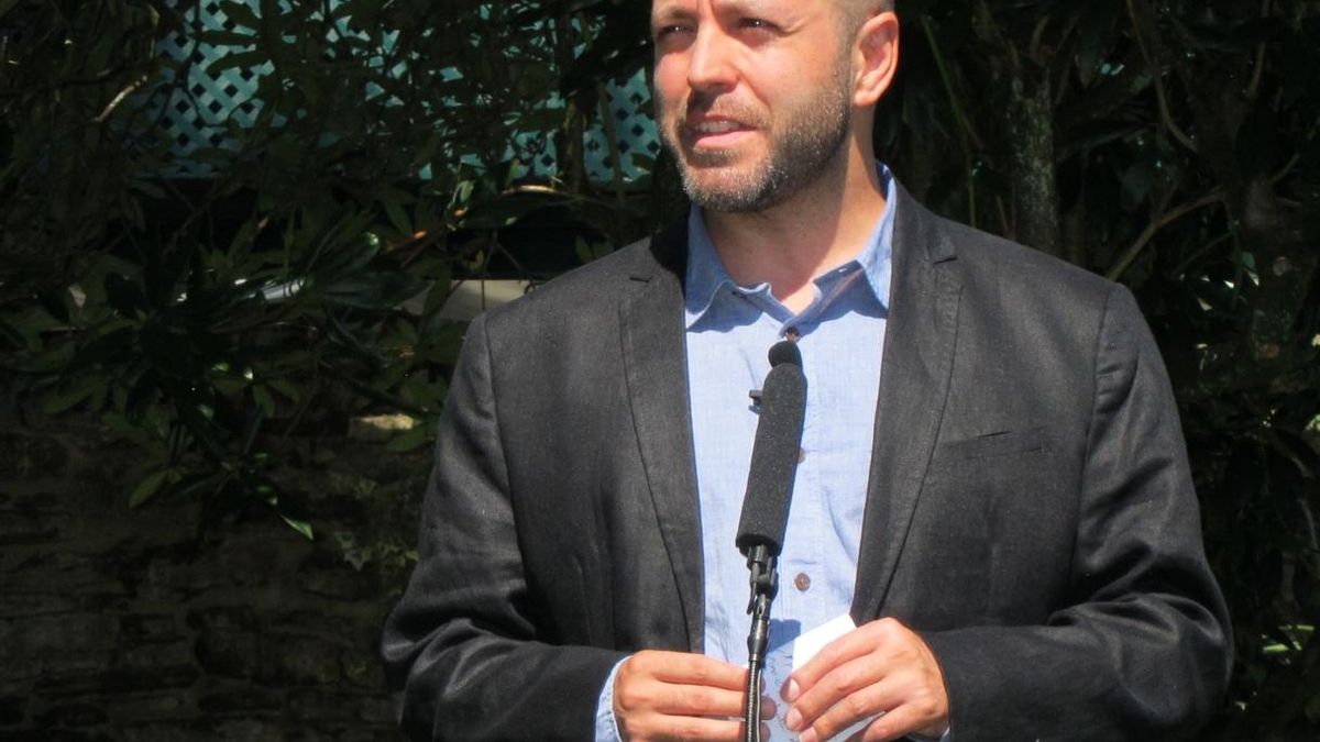 Villares celebra la decisión "colegiada" de Podemos y proclama que "ya no hay ellos y nosotros"