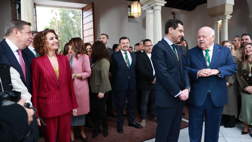 El PSOE retrocede más que nunca y deja intacta la mayoría de Moreno en el primer CIS andaluz tras la irrupción de Montero