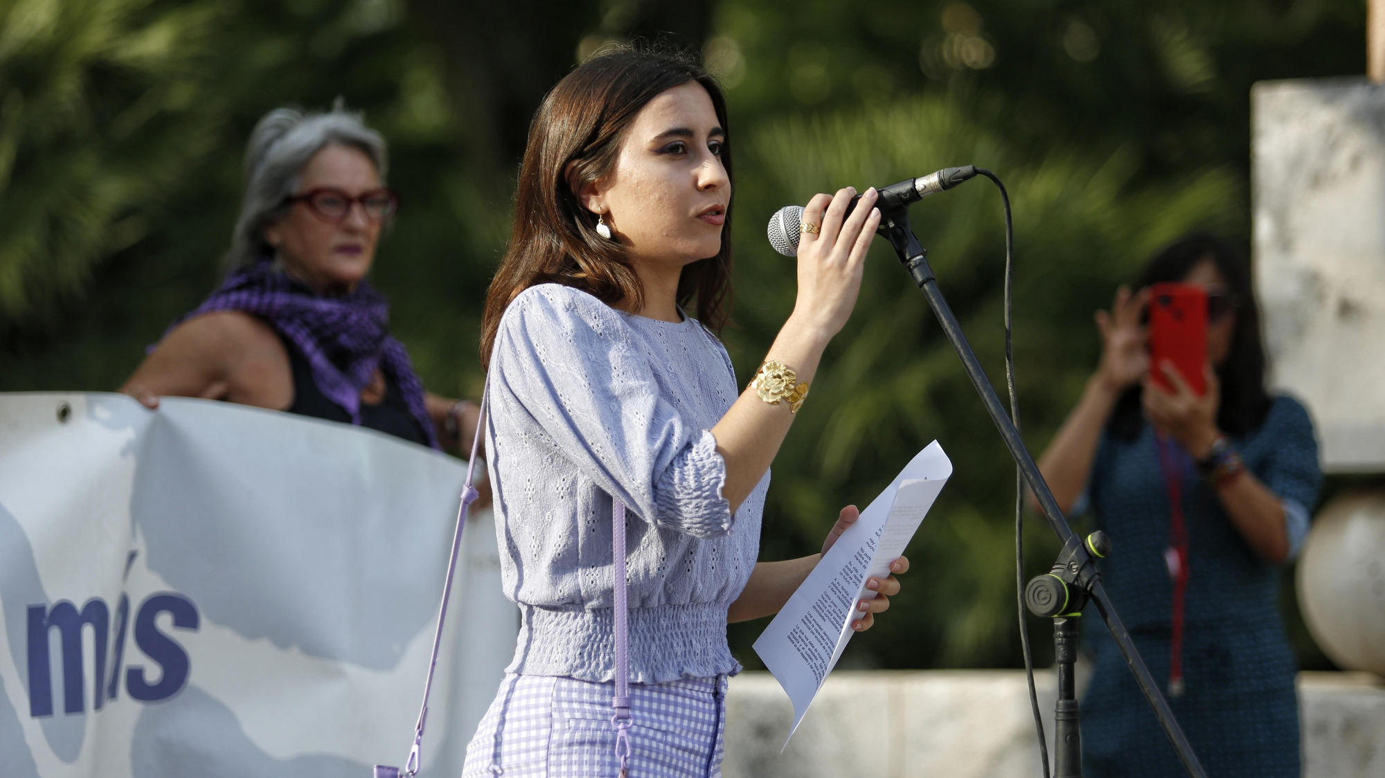 La Plataforma Cordobesa contra la Violencia a las Mujeres sale a la calle para decir 'Basta ya', tras el asesinato de Tulia en el barrio de La Fuensanta