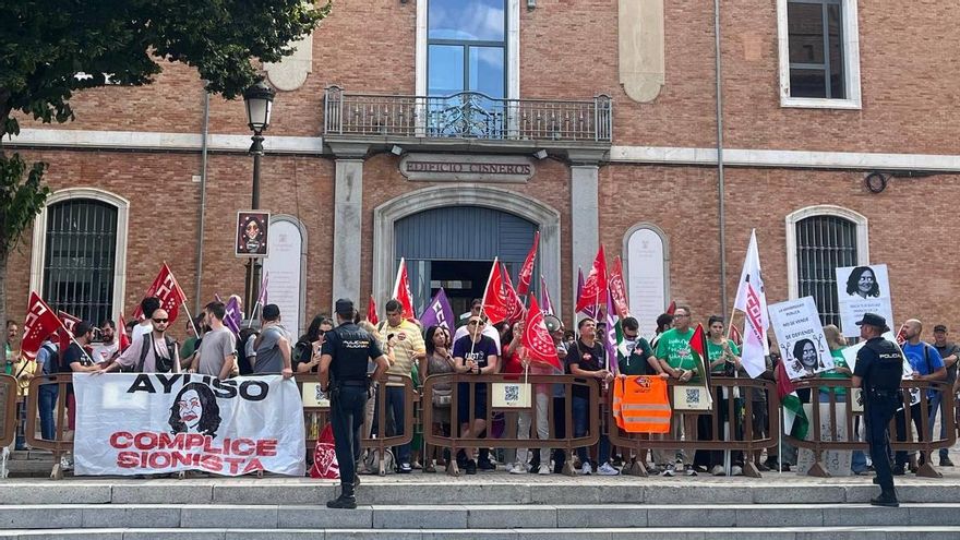 photo 5940384377248795352 y