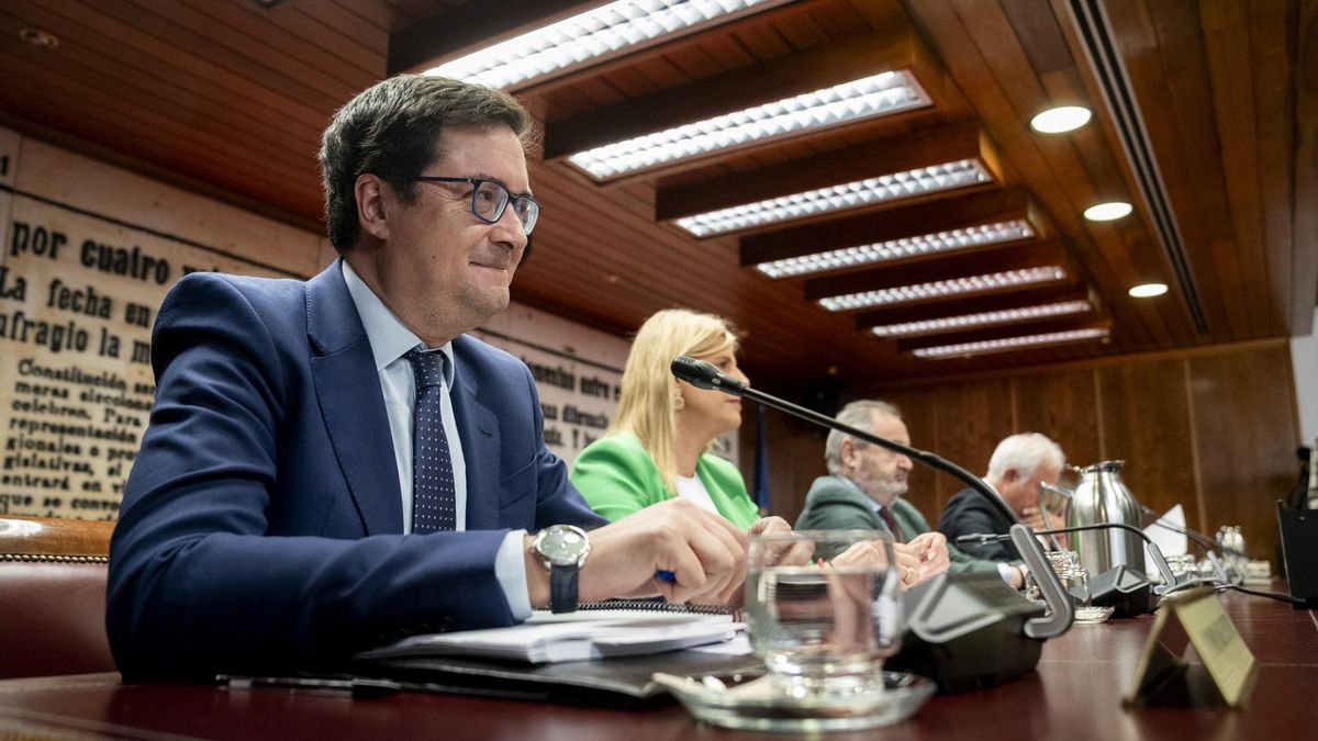 El ministro para la Transformación Digital y de la Función Pública y expresidente de Paradores de Turismo de España, Óscar López, comparece en la comisión sobre el ‘caso Koldo’, a 16 de mayo de 2025, en Madrid (España).