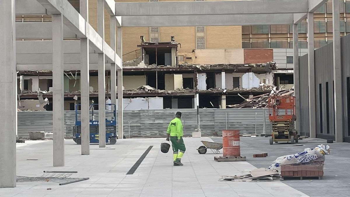Demolición de los pabellones centrales de la antigua Fe de Campanar.