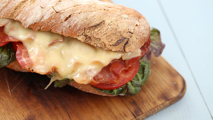 ¿Podemos comer de forma saludable con un bocadillo?