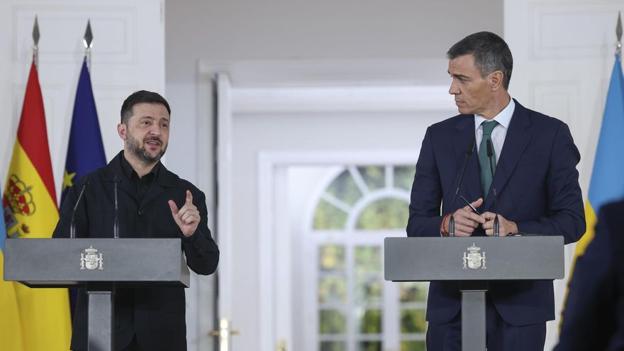 El presidente del Gobierno, Pedro Sánchez, y el presidente ucraniano, Volodímir Zelenski, ofrecen una rueda de prensa conjunta en noviembre en La Moncloa.