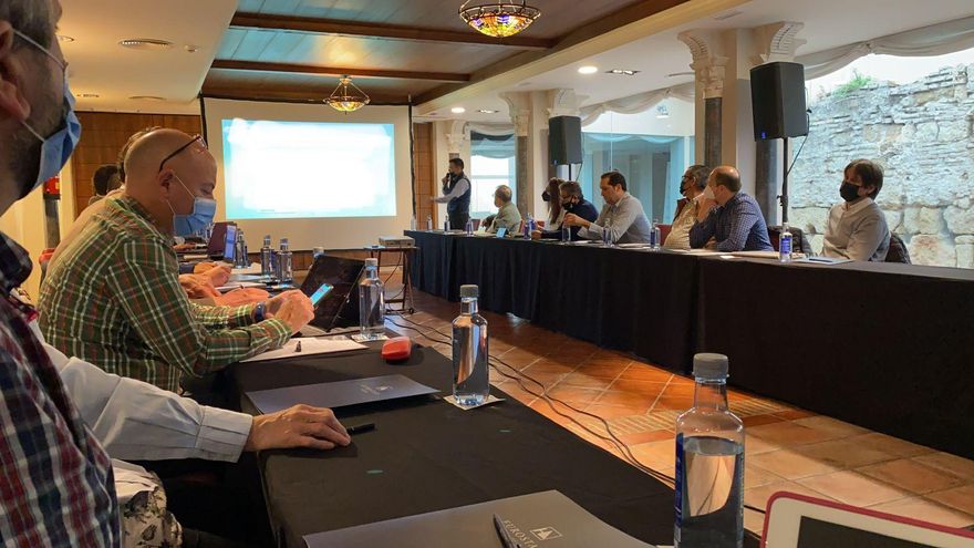 Córdoba reúne a 34 empresas del sector del suministro de oficinas