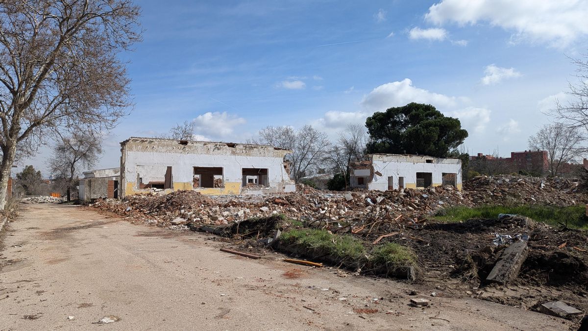 Uno de los edificios con amianto, a la espera de ser desmontado