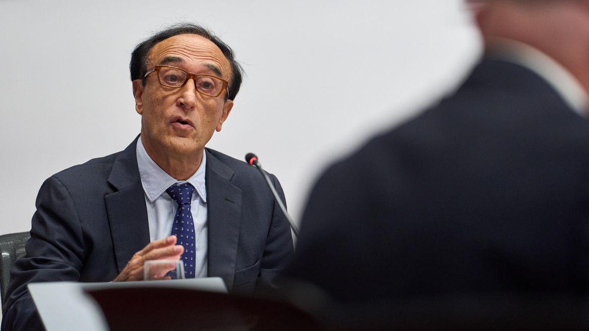 El presidente de la mesa de contratación de los túneles de Belate, Jesús Polo, durante su comparecencia en la comisión de investigación.