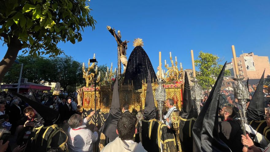 Salida de la hermandad del Cristo de Gracia.