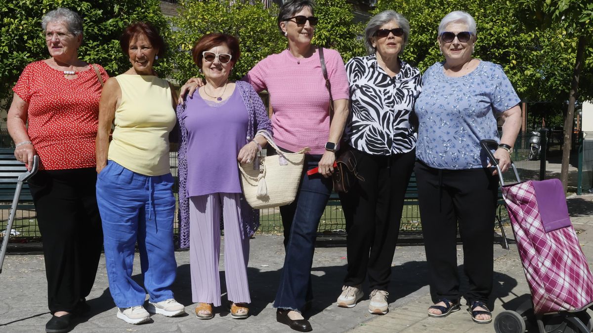 (De izq a dch) Victoria Ropero, Maribel Cruces, Toñi Vidal, Julia Gutiérrez, Nati Asuero y Maricarmen Hinojosa, algunas de las mujeres protagonistas del documental de Movistar Plus+, 'Ellas en la ciudad'. EFE/José Manuel Vidal