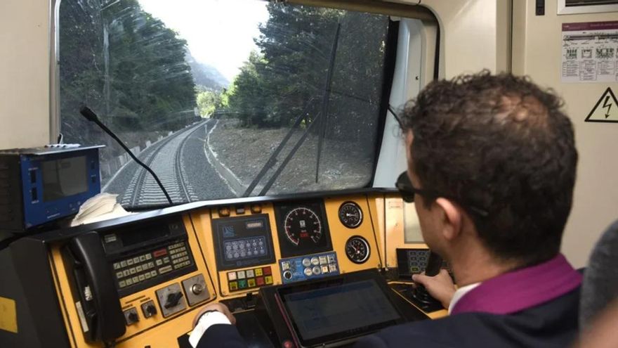 La nueva vida del Canfranero: el tren hasta Zaragoza reabre tras una inversión de 180 millones