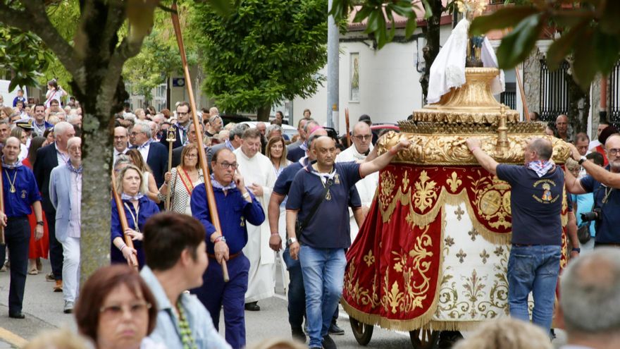 La procesión de la Virgen del Puerto congrega a miles de personas en Santoña