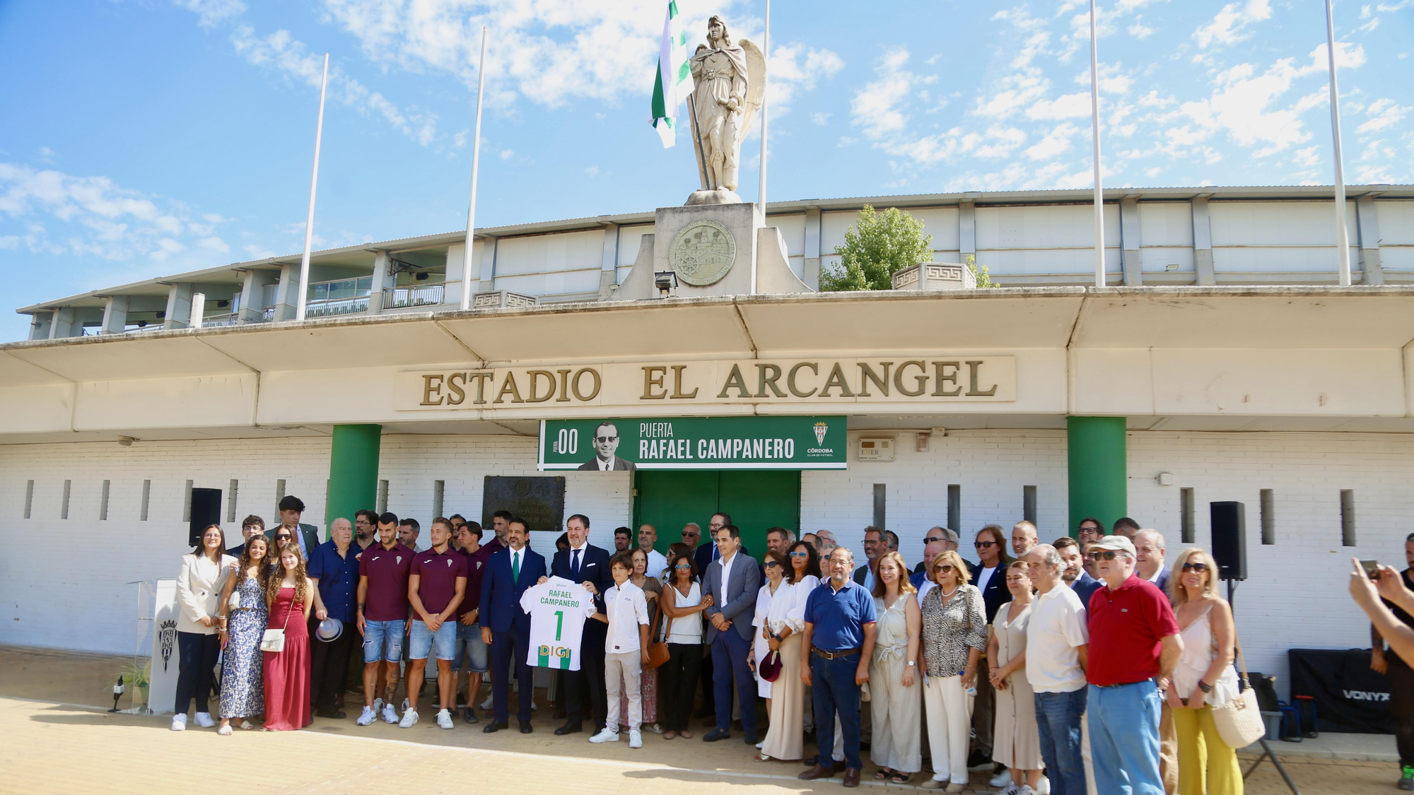 Homenaje a Rafael Campanero en la Puerta 0 de El Arcángel