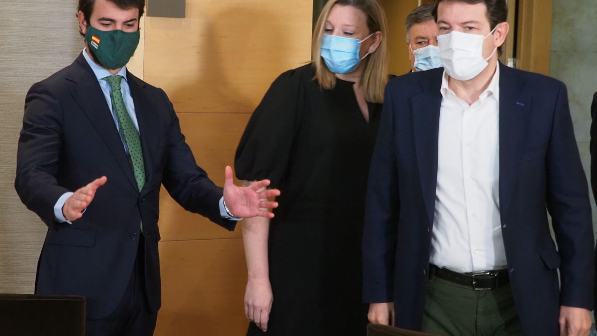 Imagen de archivo de García-Gallardo junto a Fernández Mañueco en su primera reunión en la ronda negociadora