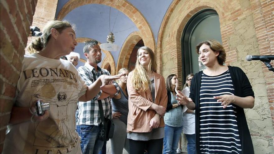 La alcaldesa Colau se estrena evitando desahucios en el distrito de Nou Barris