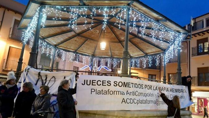 Ricardo Ordóñez / ICAL Concentración en apoyo de los tres exjugadores del ‘Caso Arandina’.