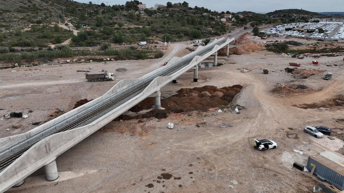 El Gobierno recupera el 22 de diciembre la línea C3 de Cercanías hasta Buñol tras las obras de reparación por los daños de la dana