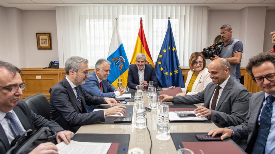 Los Gobiernos de España y Canarias pactan la reforma urgente de la ley de Extranjería para distribuir a menores migrantes