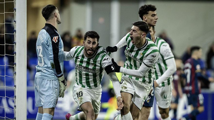 Portazo oficial del Córdoba CF al Real Oviedo: el sueño del 'play off' blinda a Jacobo