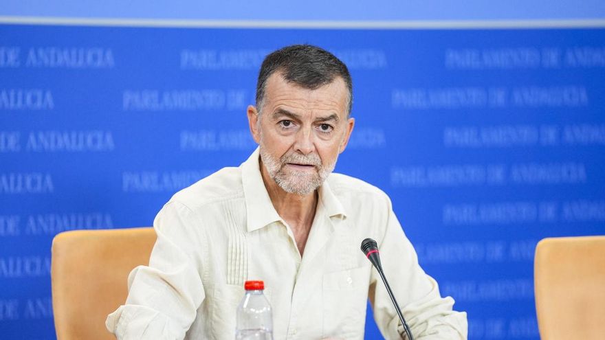 El portavoz del grupo parlamentario Por Andalucía, Antonio Maillo, durante la ronda de ruedas de prensa de portavoces de los grupos parlamentarios en el Parlamento de Andalucía. A 16 de septiembre de 2026 en Sevilla (Andalucía, España).