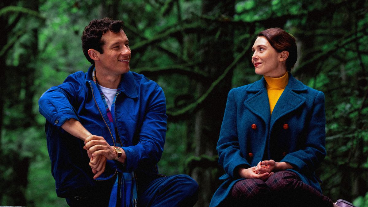 Callum Turner y Elizabeth Olsen en 'Eternity'