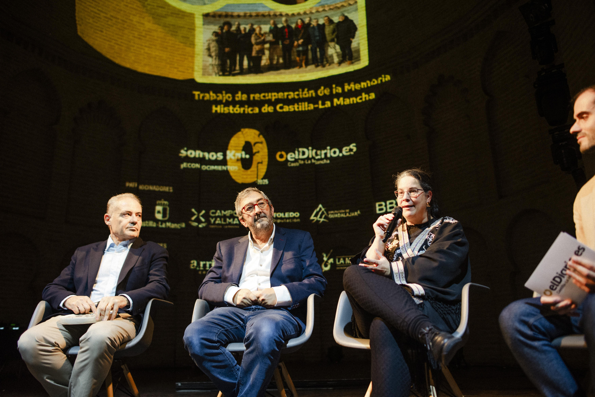 Representantes de los investigadores e investigadoras de la Universidad de Castilla-La Mancha, UNED y Universidad de Alcalá, reconocidos y reconocidas por su labor en la recuperación de la memoria histórica
