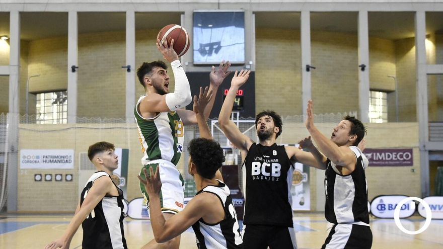 Lance de un partido del Córdoba CB en Vista Alegre 