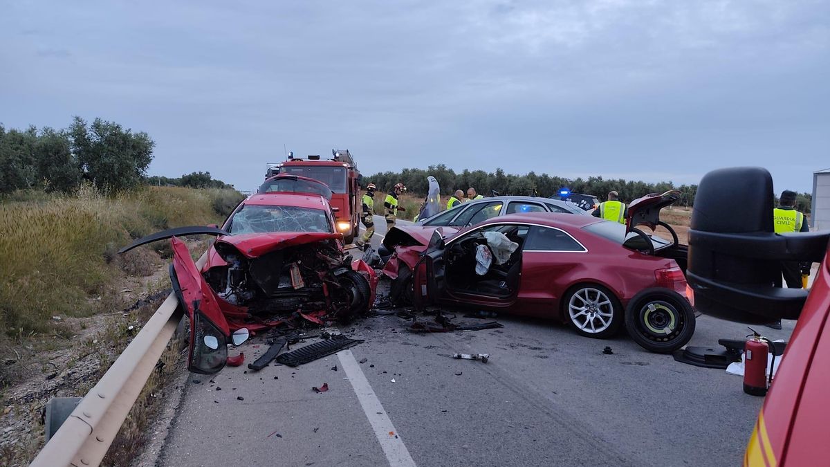 Muere una mujer y ocho personas resultan heridas en un accidente múltiple entre cuatro coches
