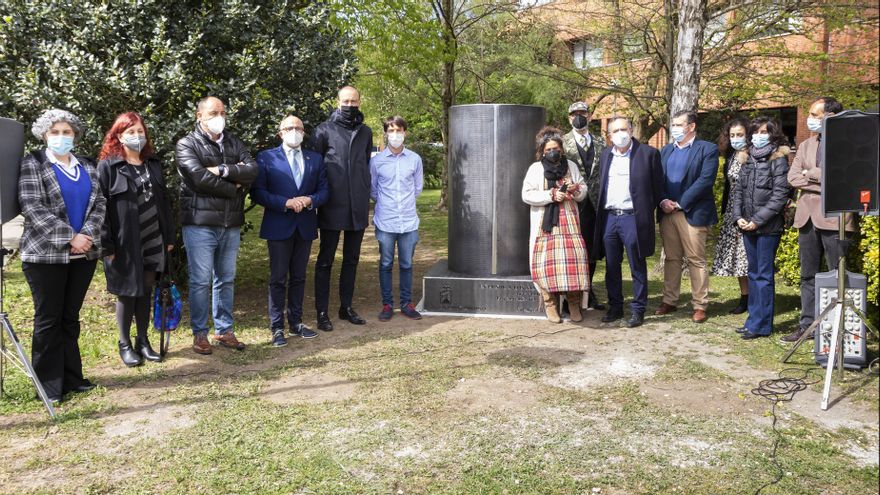 Inauguración del monolito de homenajea los sanitarios en Sierrallana