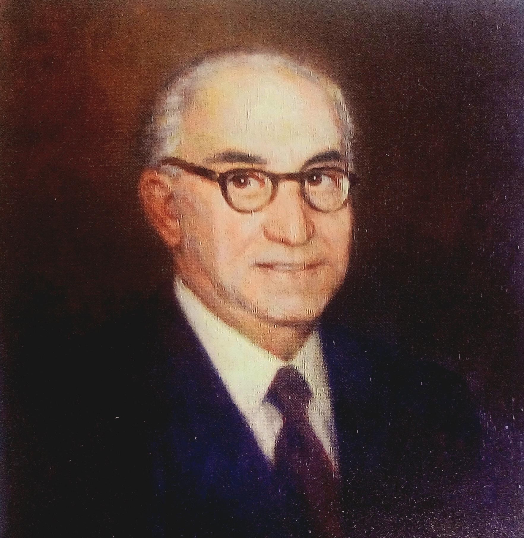 Santiago Sañudo, impulsor y vicepresidente del Banco de Torrelavega, en una fotografía que reproduce el libro del historiador Tomás Bustamante.