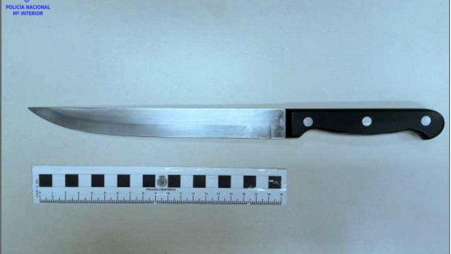 Cuchillo intervenido al presunto autor del robo en el local de hostelería