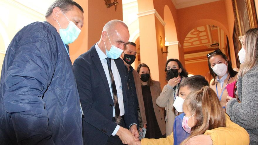 Historia de la Plaza de las Escritoras de Sevilla: cuando los niños dan un paso contra la desigualdad de la mujer